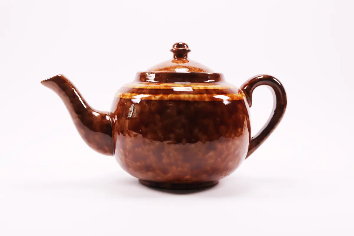 A Classic Vintage Brown Betty Sadler Teapot