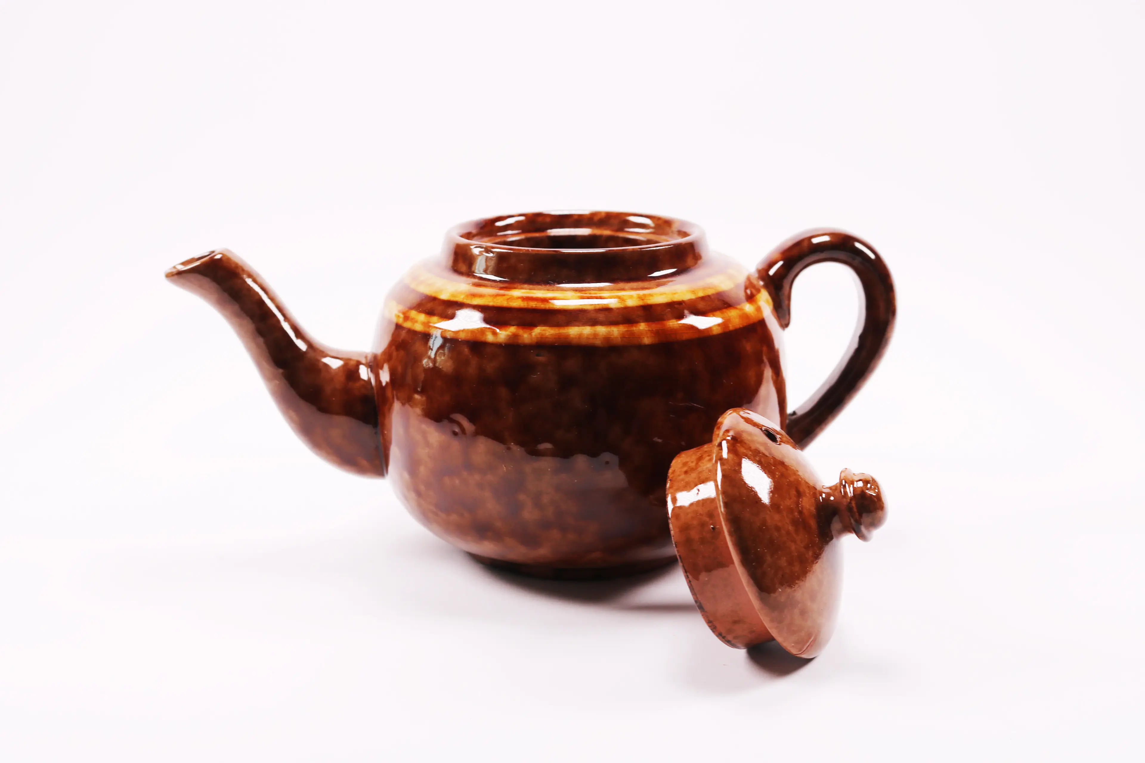 A Classic Vintage Brown Betty Sadler Teapot Small