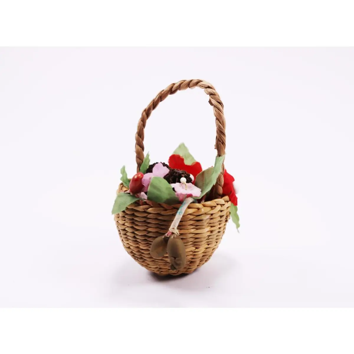Figurine Basket