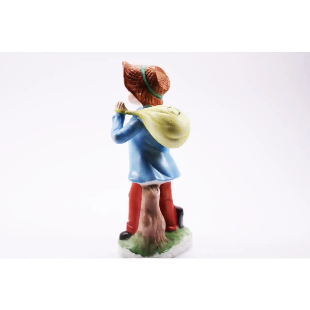 Figurine Boy Brown Hat