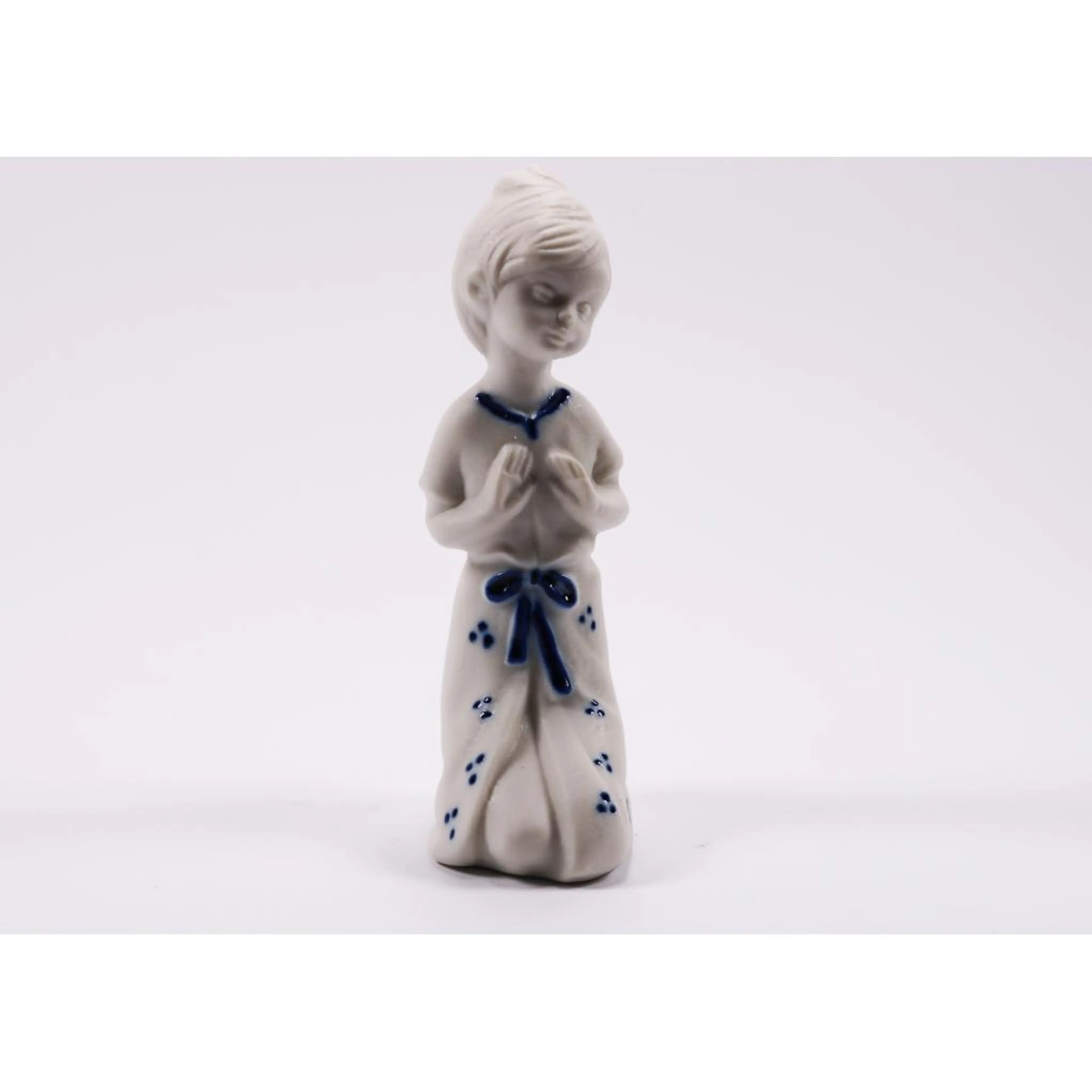 Figurine Girl Pray
