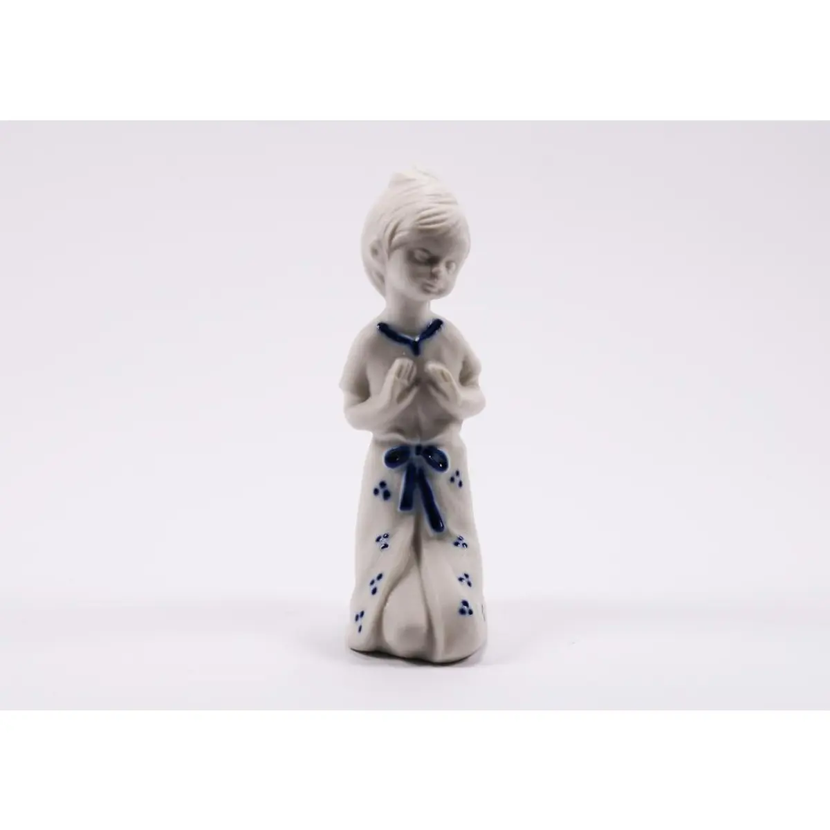 Figurine Girl Pray