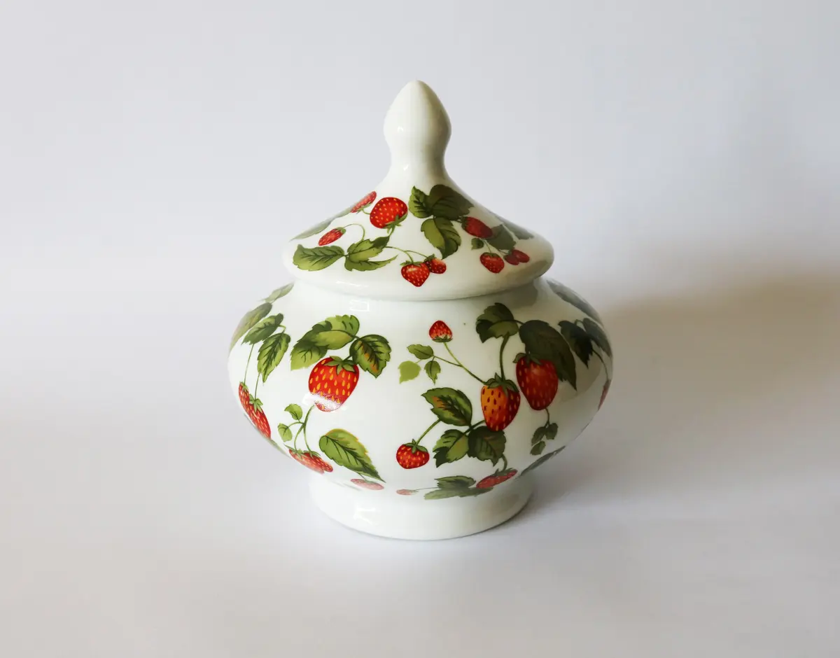 Jar With Lid Strawberry